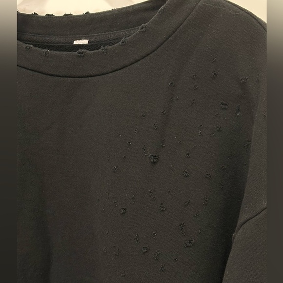 Alo Yoga Fierce Distressed Black Cropped Crewneck Sweatshirt - Picture 5 of 10